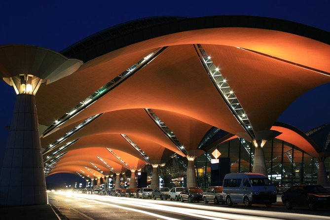 Airport transfer - A glimpse of Kuala Lumpur’s Twin Towers