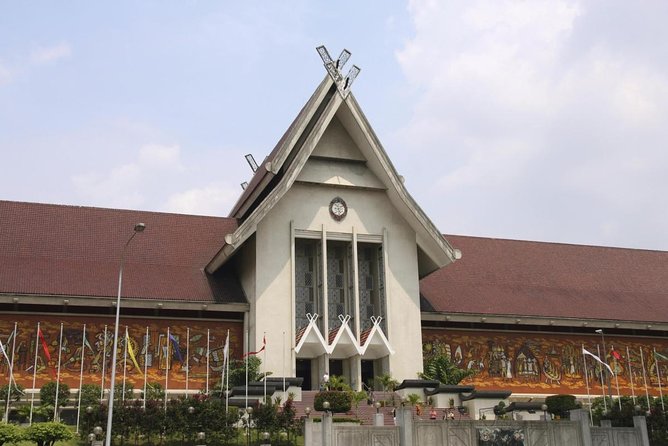 Best of Kuala Lumpur City Tour Including National Museum and National Monument - Petronas Towers: a quick first look