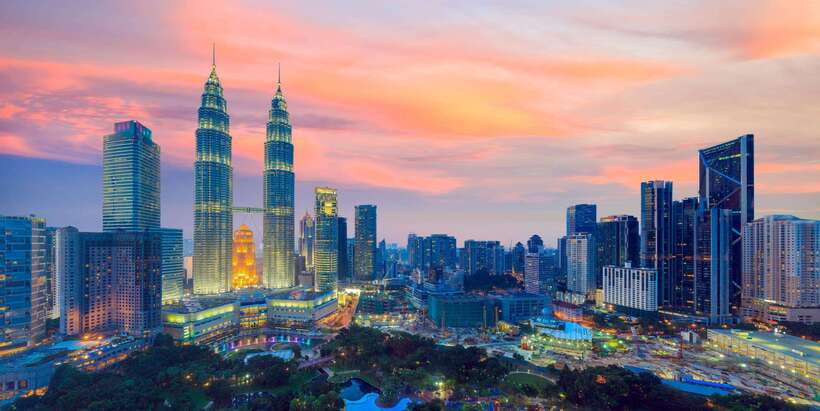 Best of Kuala Lumpur Tour with Twin Tower Entry - From Batu Caves to the royal residence