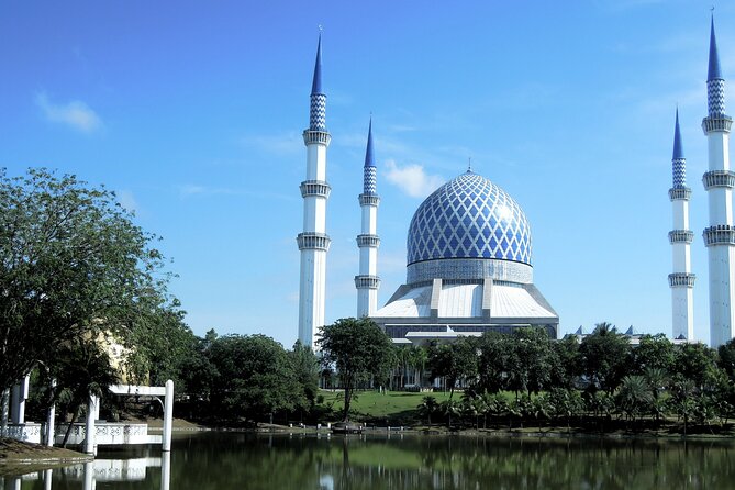 Blue Mosque And Batu Caves Private Tour from Kuala Lumpur - Batu Caves: limestone, temples, and movement