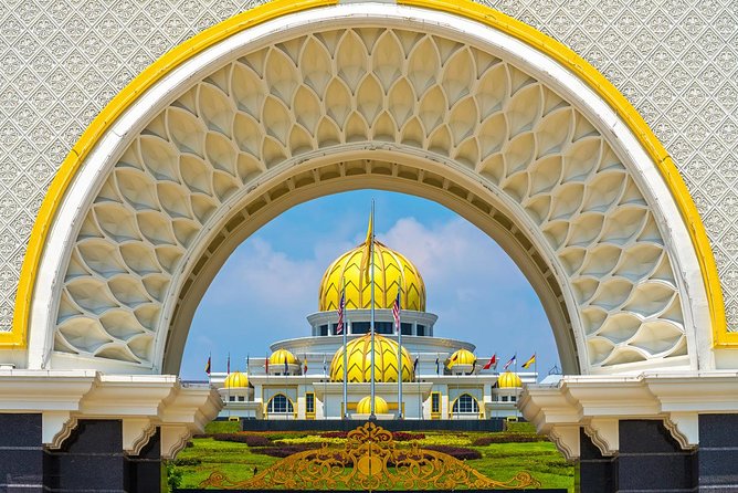 Cruise Shore Excursions: Port Klang - Monuments, palace gates and Merdeka Square