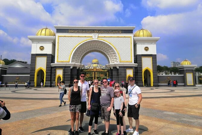 Fascinating Kuala Lumpur Tour with 13 Famous Landmarks - A chocolate stop and a human guide