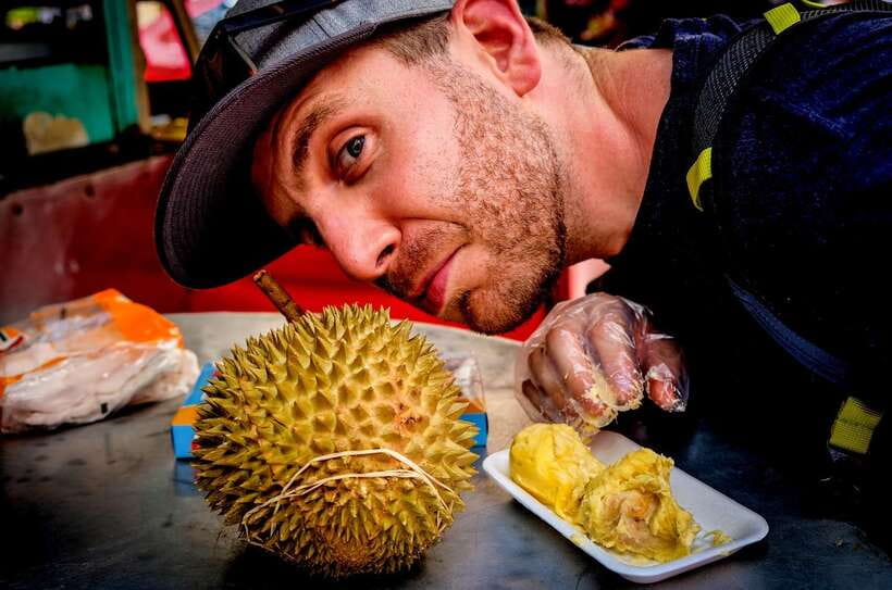 From Kuala Lumpur: Batu Caves Cultural Temple Tour - Chinatown’s stalls, shops and food