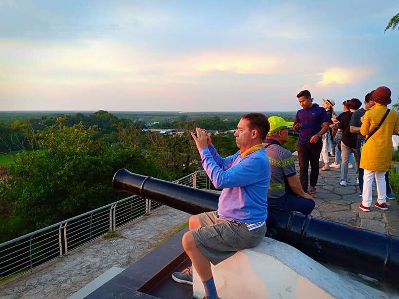 From Kuala Lumpur: Fireflies Tour and Seafood Dinner - Should you book the Kuala Selangor fireflies tour?