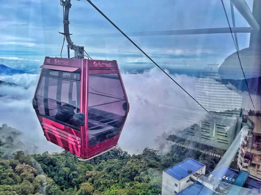From Kuala Lumpur: Genting Highlands Day Trip with Cable Car - Taking the Awana SkyWay above the trees