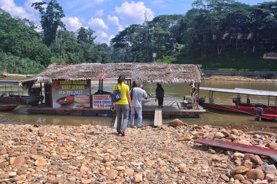 From Kuala Lumpur: Taman Negara National Park Trek Day Tour - Visiting the Bateq Orang Asli village