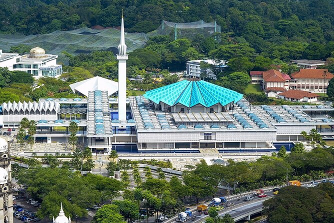 From Port Klang Petronas Twin Tower Batu Caves & KL City Tour - What the private guide adds