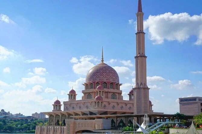 Genting Highlands & Batu Caves Include Cable Car Tickets - Outlet shopping at the foot of the resort