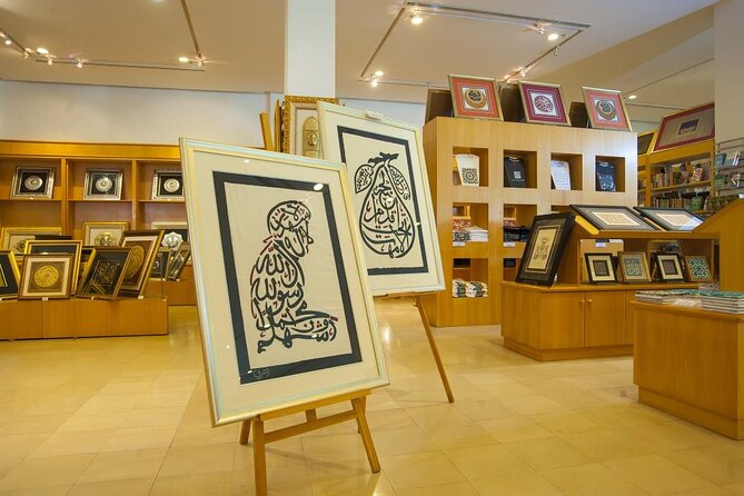 Islamic Arts Museum Admission with Kuala Lumpur Famous Landmarks - Pause at the National Monument