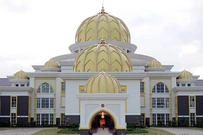 Kuala Lumpur (17 Attractions) Sightseeing Tour from Port Klang - Twin Towers and KL Tower: decide if you want to go up