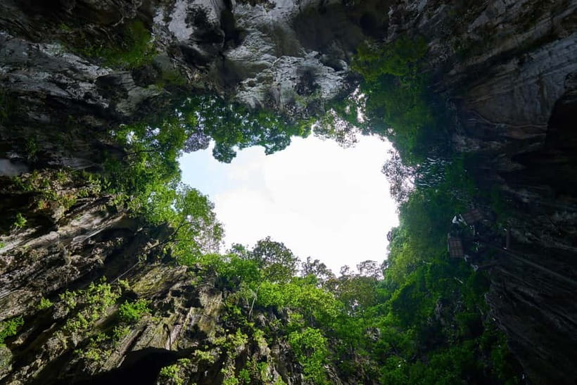 Kuala Lumpur Adventure:Kanching Falls, Ramayana & Batu Caves - Ramayana Cave: Hindu stories in color and sculpture
