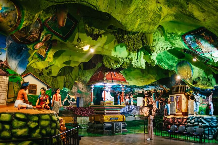 Kuala Lumpur: Batu Caves Half-Day Tour with Pick-Up Option - What the guide and transport add