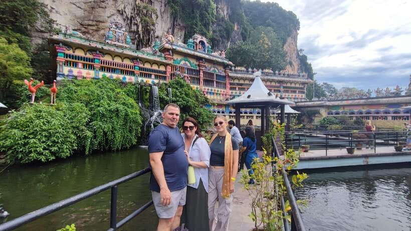 Kuala Lumpur: Batu Caves, Thean Hou Temple & National Mosque - Batu Caves: a climb with a clear payoff