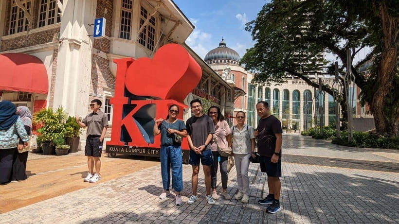 Kuala Lumpur: Batu Caves, Thean Hou Temple & National Mosque - The van, pickup, and four-hour pace