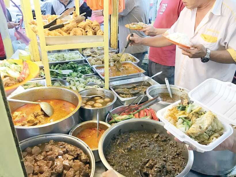 Kuala Lumpur: Evening Food Tour by Bike - What the cycling is like