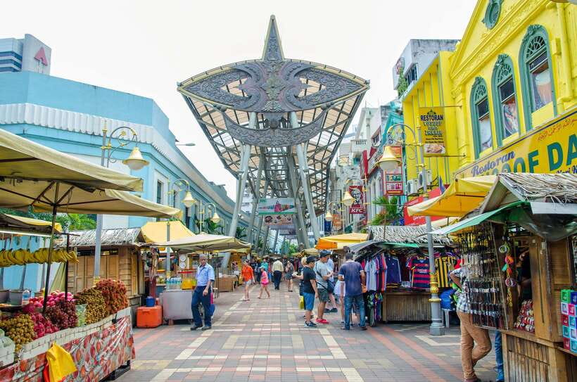 Kuala Lumpur Full-Day Sightseeing Tour with Batu Caves - Central Market, Merdeka Square and batik