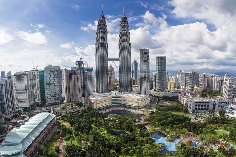 Kuala Lumpur Full-Day Sightseeing Tour with Batu Caves - Petronas Towers: admire the steel, budget for entry