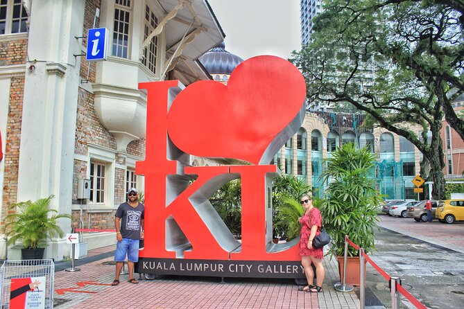 Kuala Lumpur Grand Full Day Guided Tour with 25 Attractions (SIC) - Lunch at your own expense