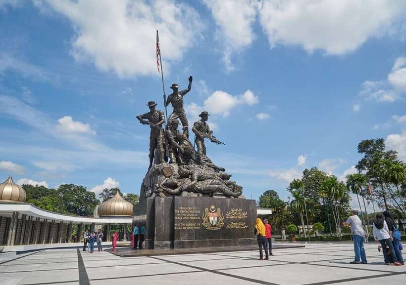 Kuala Lumpur: Half Day Group City Highlights Tour - The National Mosque and the practical side of visiting