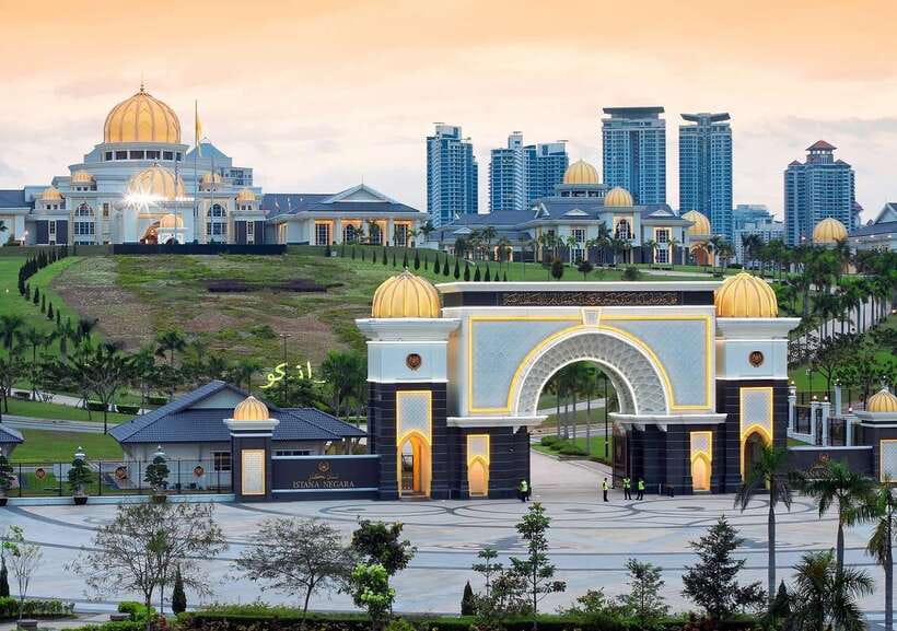 Kuala Lumpur: Half Day Group City Highlights Tour - Merdeka Square, where the city tells its independence story