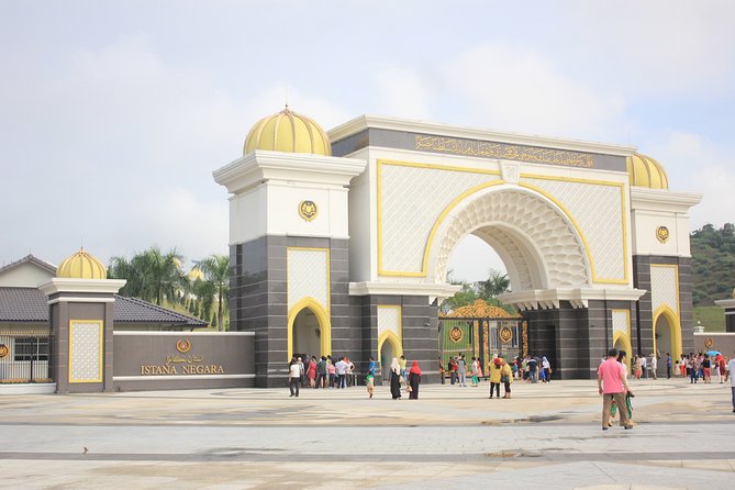 Kuala Lumpur Half Day Guided City Tour (SIC/Shared Tour) - Cocoa Boutique: a commercial pause