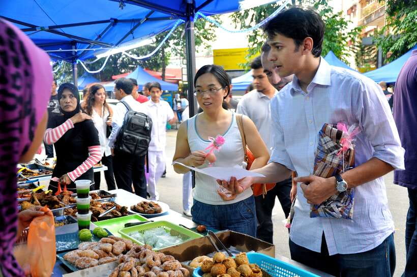Kuala Lumpur: Half Day Local Food Walking Tour - A short rail ride to Kampung Baru