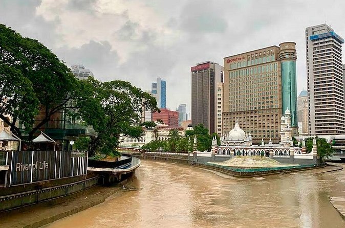 Kuala Lumpur InfoFun Walking Tour Experience - Afternoon route: food street and the Twin Towers