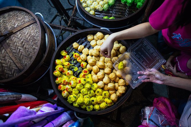 Kuala Lumpur Local Street Food Private Walking Tour by Night - What the private format adds