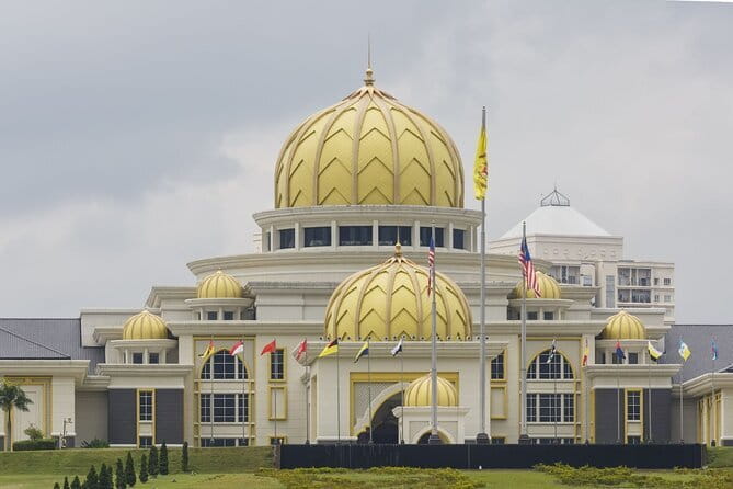 Kuala Lumpur Malacca River Cruise and Historical Tour with Lunch - Peranakan lunch and a river-level view