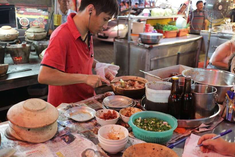 Kuala Lumpur: Nightlife Street Food Tour with 6 Tastings - Finish with meatballs, claypot rice and tea