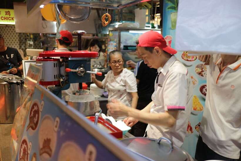 Kuala Lumpur: Nightlife Street Food Tour with 6 Tastings - Who should book this Chinatown food walk?
