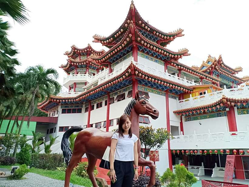 Kuala Lumpur: Private Batu Cave, National Mosque Tour, Lunch - What a private driver-guide adds