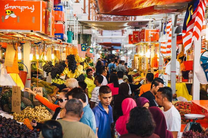 Kuala Lumpur: Private Food Tour – 10 Tastings with Locals - Temples and streets give the food a setting