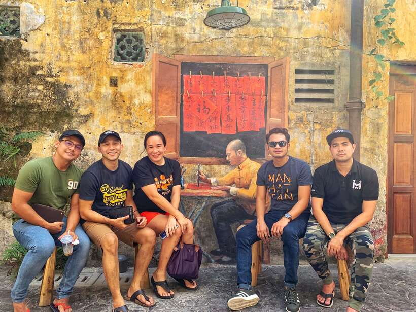 Kuala Lumpur: Private Highlights Instagram Tour - A café pause, then temple and alley photos