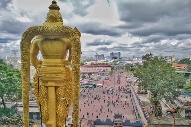 Kuala Lumpur Private Tour to Batu Caves Hotsprings And Waterfalls - Batu Caves: 272 steps and a towering statue