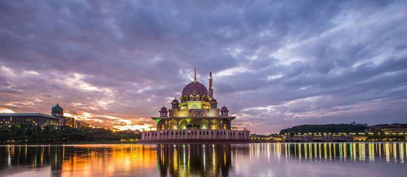 Kuala Lumpur: Putrajaya City Tour with Lake Cruise - Perdana Putra and the government quarter