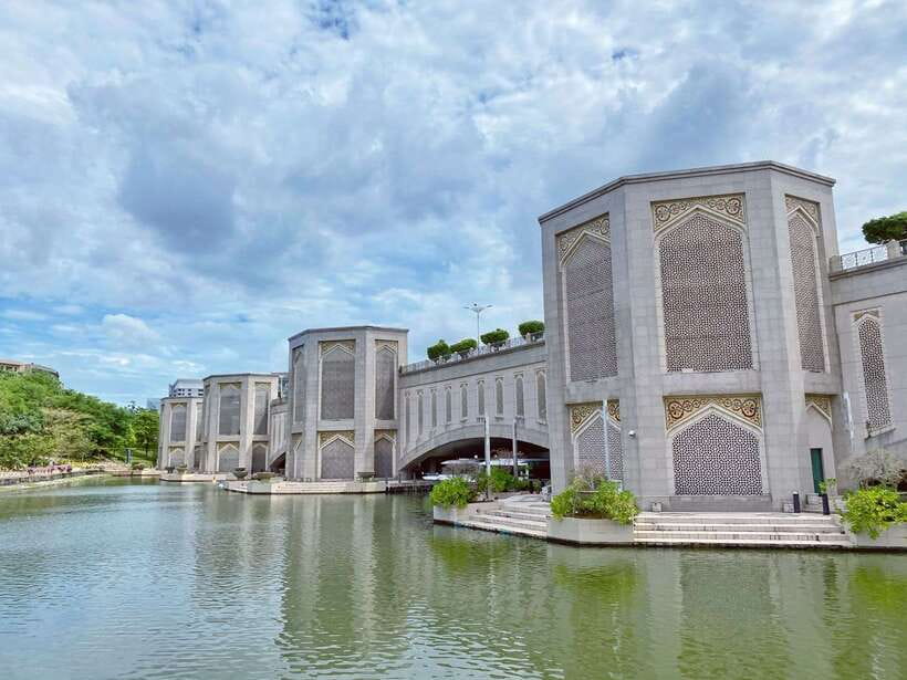 Kuala Lumpur: Putrajaya Tour Half Day Tour [Shared/Private] - Inside the Pink Mosque