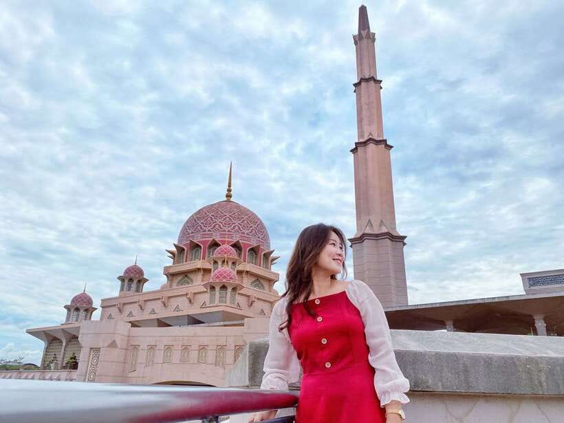 Kuala Lumpur: Putrajaya Tour Half Day Tour [Shared/Private] - Putrajaya Lake From the Water
