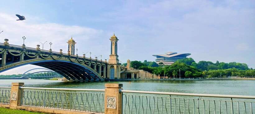 Kuala Lumpur: Putrajaya Tour with Traditional Boat Cruise - Putrajaya in four hours