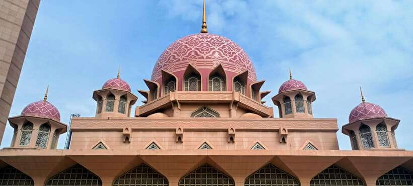 Kuala Lumpur: Putrajaya Tour with Traditional Boat Cruise - The pink-domed Putra Mosque