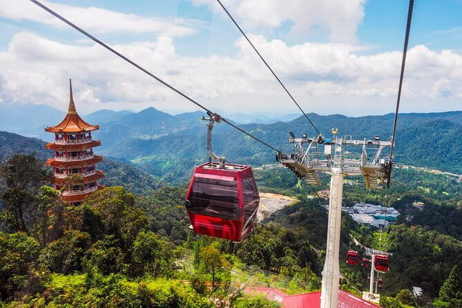 Kuala Lumpur's Famous Spots: Private Day Tour - Petronas Twin Towers and KLCC Park