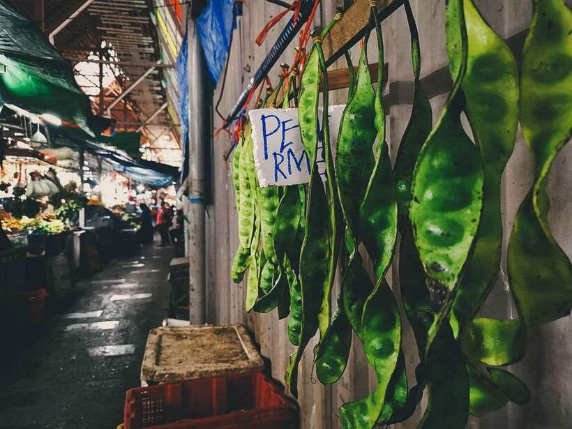 Kuala Lumpur: Sambal Street Food Tour with 15+ Tastings - Let the guide connect food with Malaysian culture
