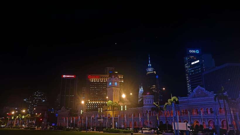 Kuala Lumpur: Sightseeing, Markets, and Food Night Tour - River of Life and a night-time city view