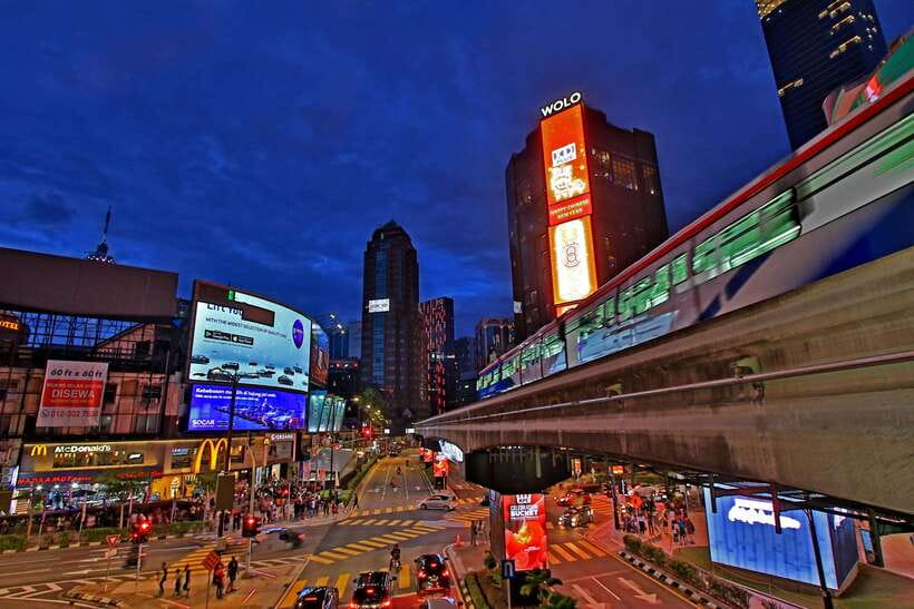 Kuala Lumpur: Sightseeing, Markets, and Food Night Tour - Sri Maha Mariamman Temple and Brickfields