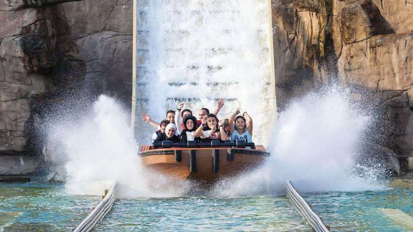 Kuala Lumpur: Sunway Lagoon Theme Park Ticket with Transfer - A hotel pickup, then a short ride out of town