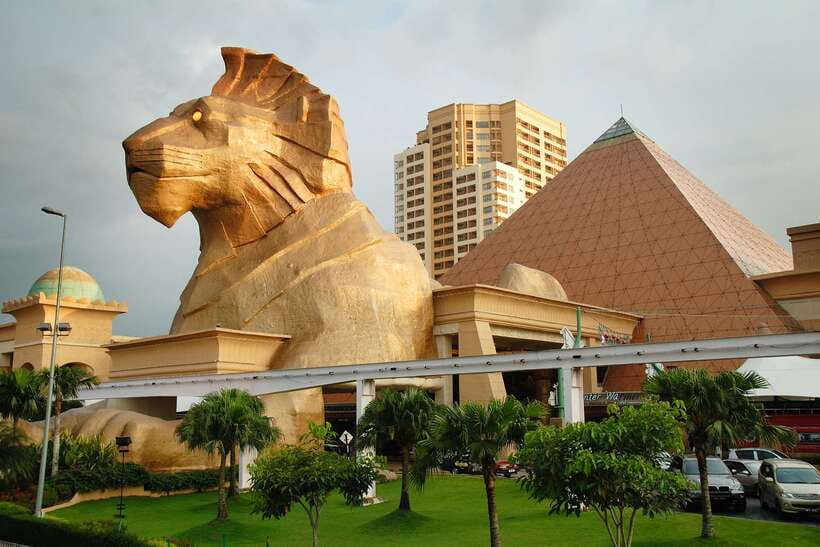 Kuala Lumpur: Sunway Lagoon Theme Park Ticket with Transfer - Starting with the Water Park’s giant wave pool