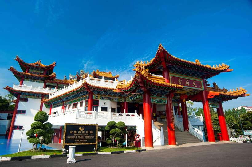 Kuala Lumpur: Temple & Shrine Private Half Day Tour - Buddhist Maha Vihara: a quieter temple compound