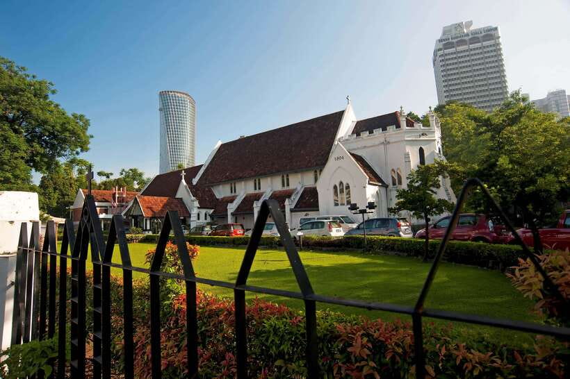 Kuala Lumpur: Temple & Shrine Private Half Day Tour - Thean Hou Temple: carved details and a six-tier pagoda