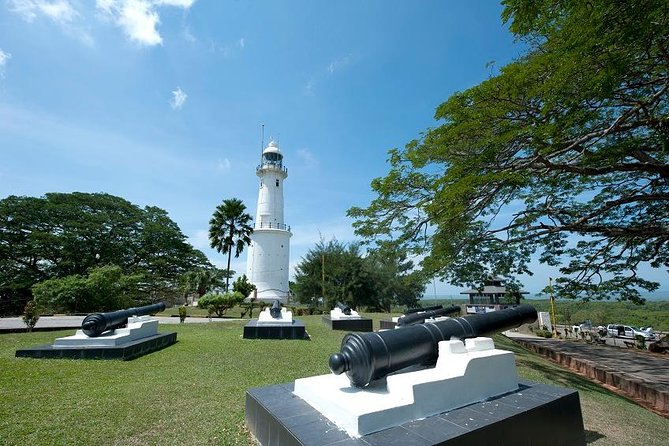 Kuala Selangor Tour from Kuala Lumpur with Fireflies Boat Ride and Seafood Dinner - Bukit Melawati: fort walls, cannons and a royal burial ground