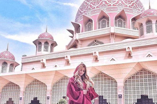 Malacca Instagram Tour: Most Famous Spots (Private & All-Inclusive) - The Straits Mosque on a man-made island